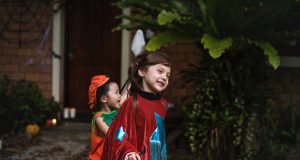 children-halloween-trick or treating