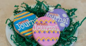 Easter Egg Hunt: cookies in the shape of eggs with colorful icing that says Hamburg Journal